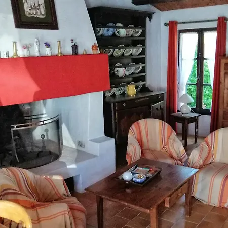 Maison De Charme Au Bourg De Avec Jardin Pour 4 Pers - Fr-1-823-9